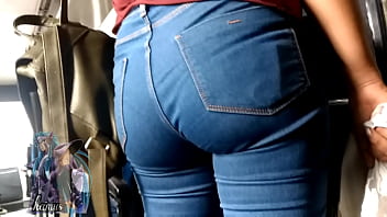 Nalgona En El Bus