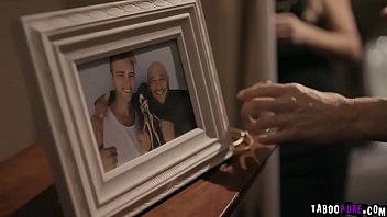 Watch This Horny Stepson Dustin Daring As He Bangs Her Stepmoms Pussy Cause She Got Caught Cheating With Her Bestfriend.