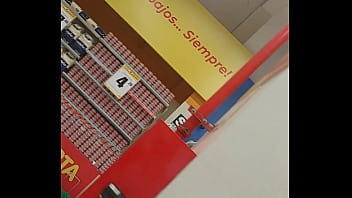 Venezolana Con Buen Culo Mirando Celular