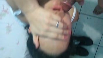 Putinha Casada Tomando Todo Meu Leitinho E O Corno Só Assistindo No Sofa