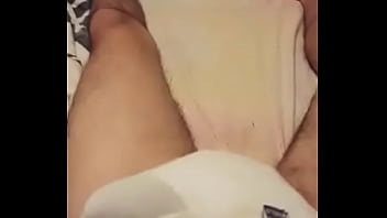 Exibindo A Mala Na Cueca Branca