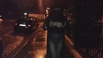 Musulmane Voilée Marche Seins Nus Dans La Rue - upskirt, milf, bitch, shemale, whore, pantyhose, big-ass, salope, beurette, arabe, cougar, pute, big - Video 3644950