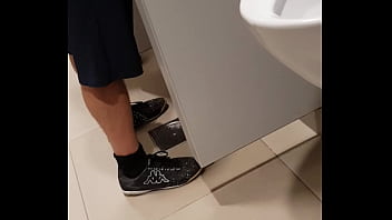 Manjando Rola No Banheiro