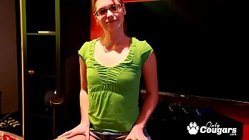 Sexy Teen Violette Pink Take Off Her Pants And Fingering On Cam