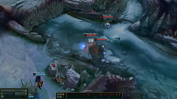 Un Gay Es Penetrado Fuertemente Mientras Se Rie Por Un Robot, Un Negro Enano, Una Rubia Y Un Ciego.