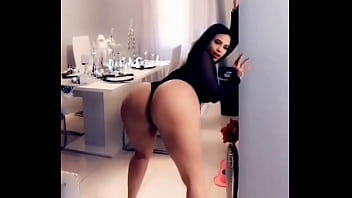 Moviendo Sus Ricos Cuerpos