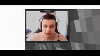 Gulak Tesudo Mostrando A Teta