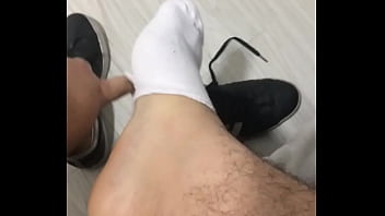 Pés 44 e com muito chulé