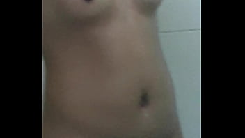 Ecuatoriana Jovencita Espíada Bañándose