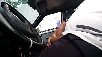 Exibindo O Pau No Carro 3