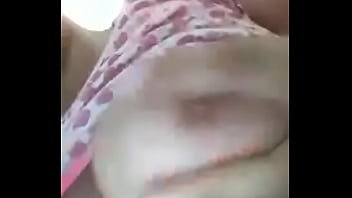 Le Gusta Que Le Vea Sus Tetas Grandes