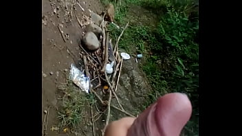 Sacando Mi Pene En El Río.