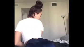 Culona En Buzo Colegio 2