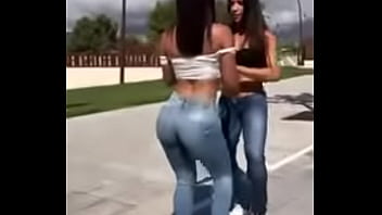 Hermosas Chicas Caminando