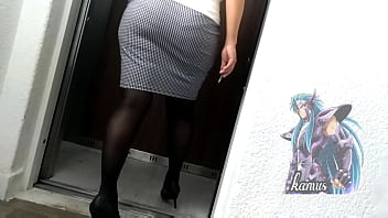 Nalgona En El Elevador