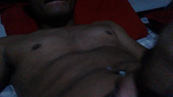 Punheta Do Moreno - gay, leitada, cama, punheta, moreno, bronha, passivo, veiuda, chapeu - Video 3550070