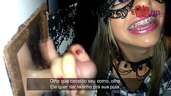 Cristina Almeida Convida Alguns Fãs Desconhecidos Para Participar Do Gloryhole 4 Na Cabine Do Cinema Cine Kratos No C...