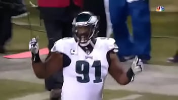 Jogador De Futebol Americano Fode Temporada De Time Com 12 Vitórias Na Temporada Regular