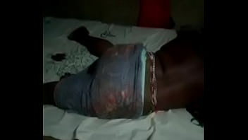 She Shakes Her Ass Before I Ride It