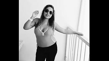 Gime, Disfrutando, Blanco-y-negro - Unknown - 2025 - Hot - Show - Video 3542177