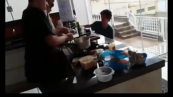 Lucas Filho Do Elton Comendo Hamburger Sexualmente