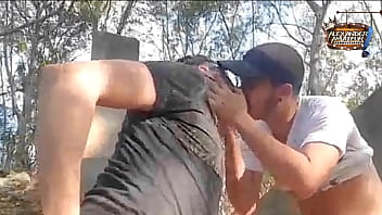 El Chacal Lo Llevó Al Potrero Y Se Cogio Al Fresa Gomelo