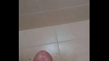 Eu Em Uma Aliviada No Banho!!