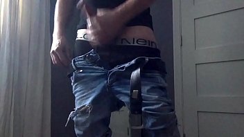 Le Loup Strips And Comes