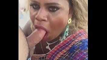 Larissa Close Chupando Uma Rola Na Praia De Maceió