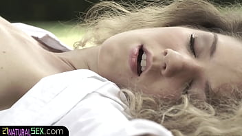 Amazing Euro Beauty Fingering Herself