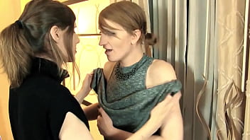 ▶ Quem Dá o Cuzinho Primeiro? O Gostoso Troca-Troca das CDzinhas Safadinhas (é tão legal brincar com outra CDzinha, n...