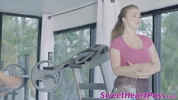 Natural Bombshell Lena Paul Rimmed Before Face Sitting