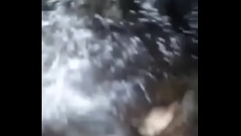 Madura Comiendole El Cono