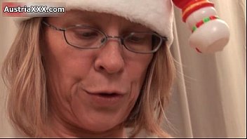 Nasty Mature Slut Gets Her Wet Pussy