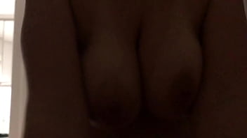 Casada Peituda Montando