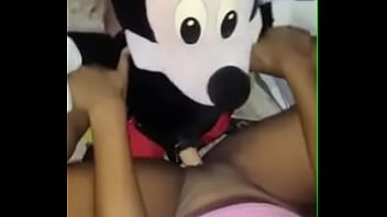 Se Graba Masturbando Con Mickey Consolador
