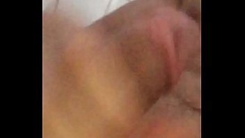 Novinho Bem Dotado Se Masturba Em Plena Luz Do Dia