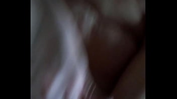 Cele Metiéndose Mano