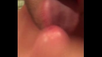 Narizinho Trans Goza Na Boca Do Cliente Loirinho E Ele Ainda Beb_ Todo Seu Leitinho, Narizinho Trans Cum In The Blonde Client' Mouth He Still Drinks Everything.