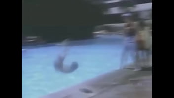 Chach Fazendo Jooj Na Piscina