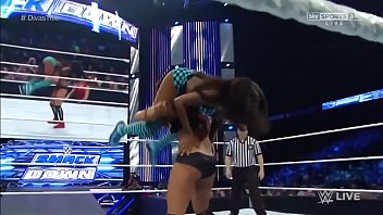 Nikki Bella Vs Naomi. Smackdown 2014.
