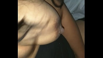 Perrita Solitaria Con La Puchita Bien Mojada