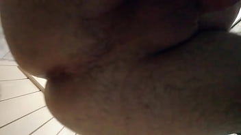 Enfiando A Calabresa Grande No Meu Cuzinho