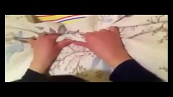 بتدخل الحمام تاخد شور وتسخن نفسها وتنطر سبعه ونص على السريع - Girl-arabic-arab-iraq