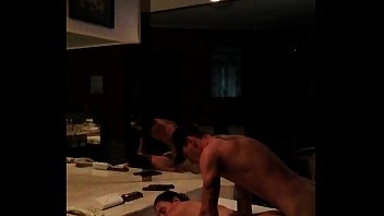 Chico Joven Disfruta De Mi Mujer.