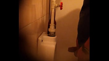 Espiando Mingitorios