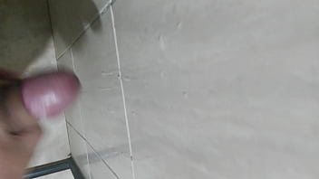 Gozando No Banheiro - gay, porra, leite, gozando, pica, grossa - Video 3519873