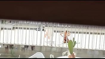 Vizinha Tomando Sol De Topless