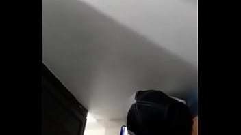 Cliente Se Masturba En El Baño