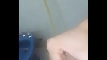Paja En El Baño - gay, paja, pijudo - Video 3585937